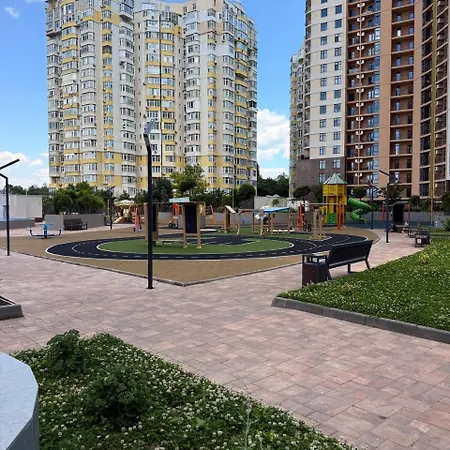 з паркомісцем і видом на іподром Apartment