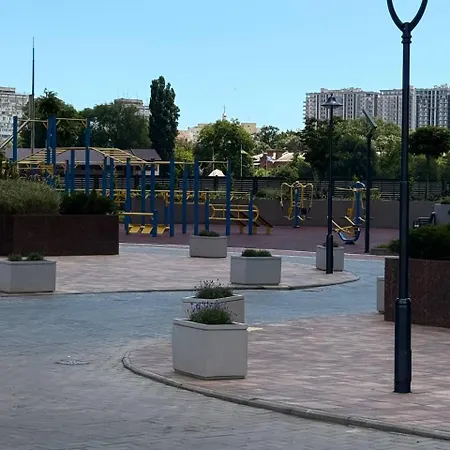 з паркомісцем і видом на іподром Apartment Odesa